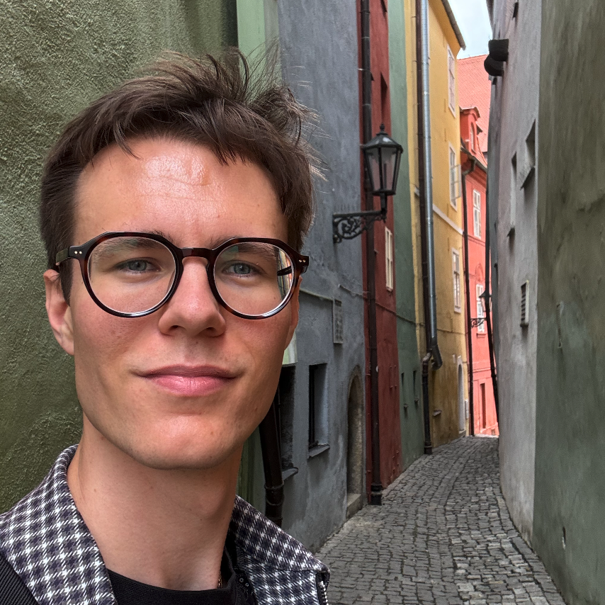 Portrait photo of Daniel Zelenak